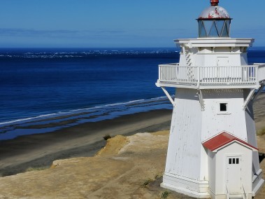 3) Visit the Pouto Lighthouse and Kaipara Harbour entrance viewpoints